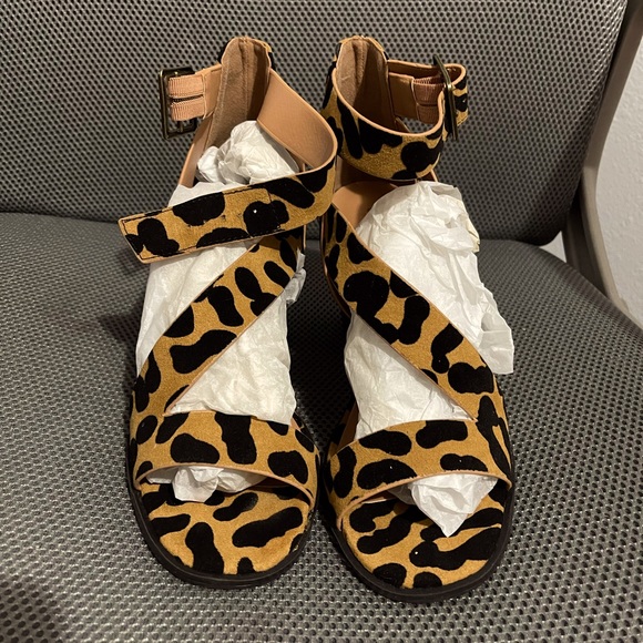 Qupid brand cheetah print strappy block heels. - Picture 2 of 12